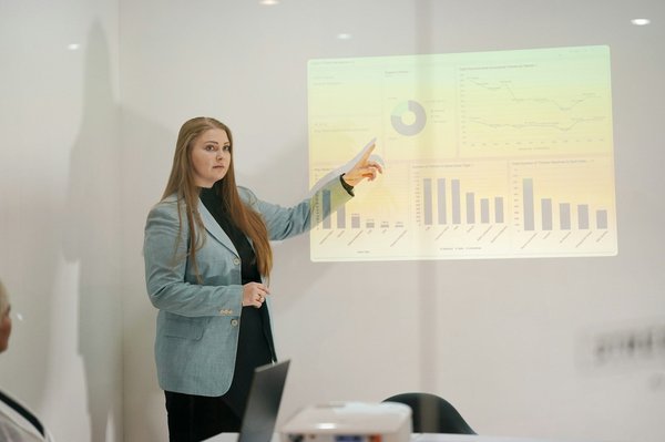 Comment les entreprises peuvent-elles utiliser le feedback 360° pour développer des leaders efficaces ?